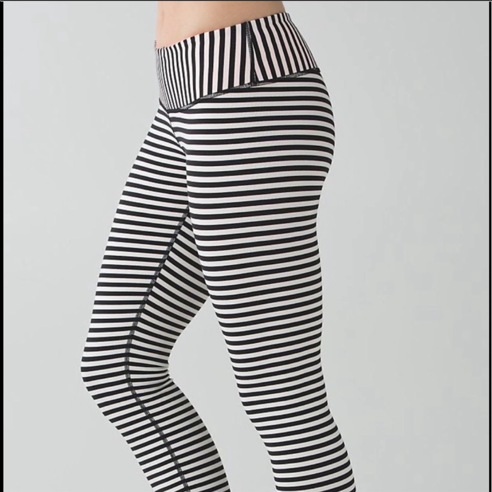 🦄Lululemon stripped leggings size 4